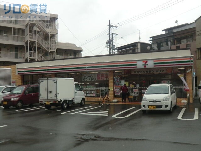 【大阪市生野区中川西のマンションのコンビニ】