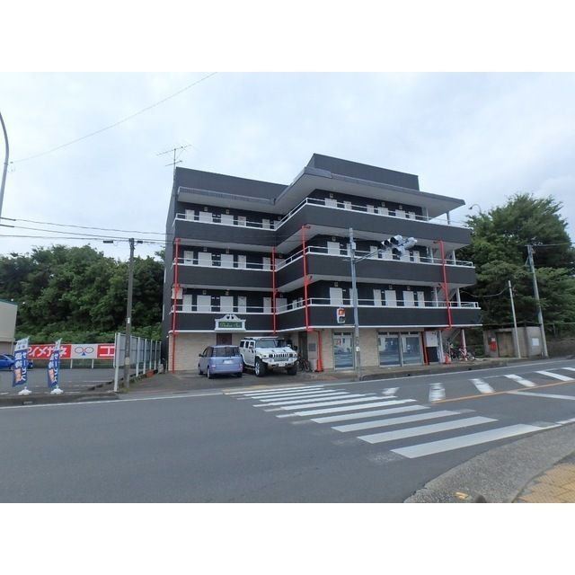 川越市大字的場のマンションの建物外観