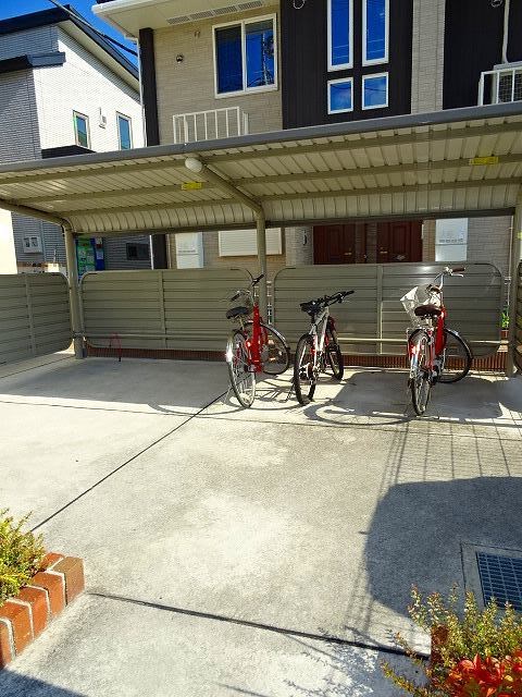 その他共有部分　屋根付の駐輪場です。