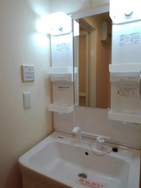 洗面設備　洗髪洗面台です。