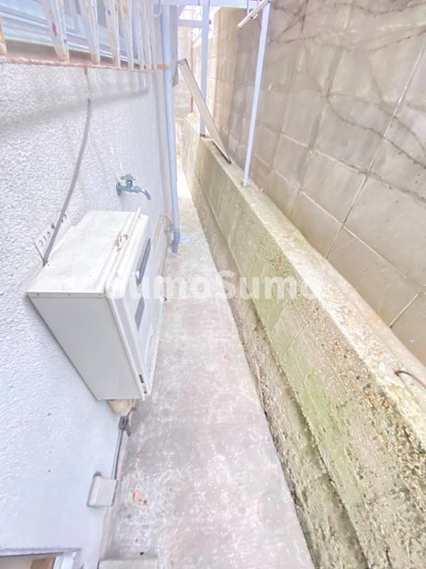 バルコニー　外からの目が気にならないバルコニーで洗濯物が干せます