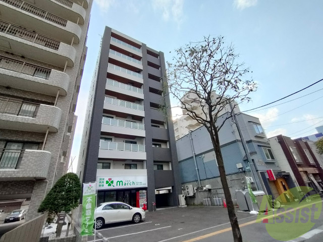 札幌市北区北二十二条西のマンションの建物外観