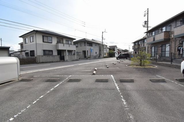 【リビングタウン宇多津　D棟の駐車場】