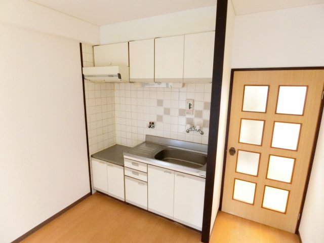 キッチン　同物件別部屋