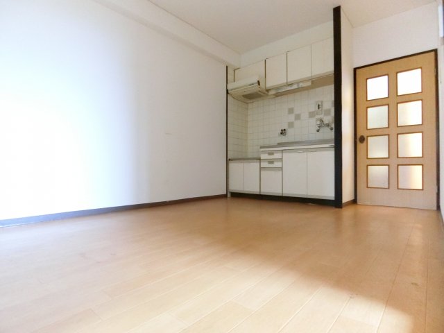 居室・リビング　同物件別部屋