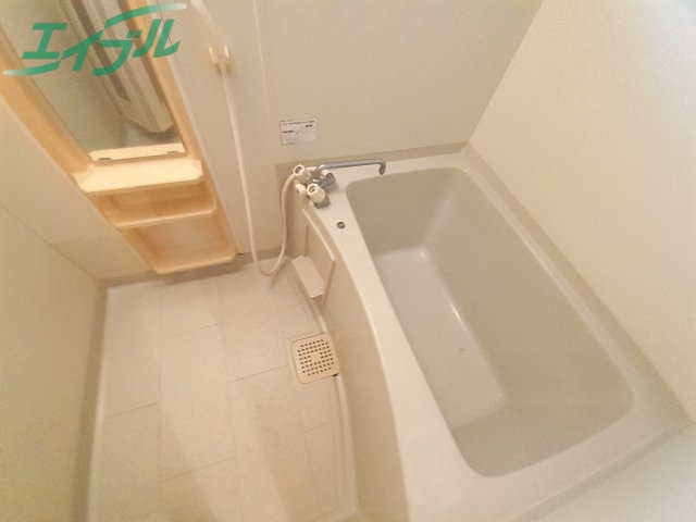 バス・シャワールーム　同タイプの部屋写真です。