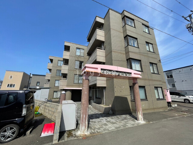 札幌市南区澄川一条のマンションの建物外観