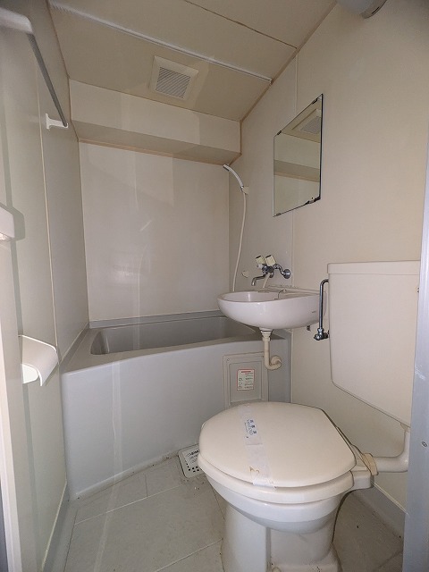 バス・シャワールーム　同物件、別号室のものです。