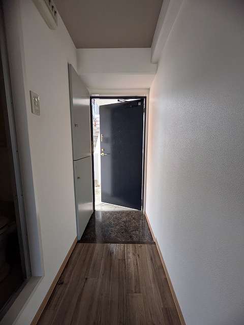 玄関　同物件、別号室のものです。