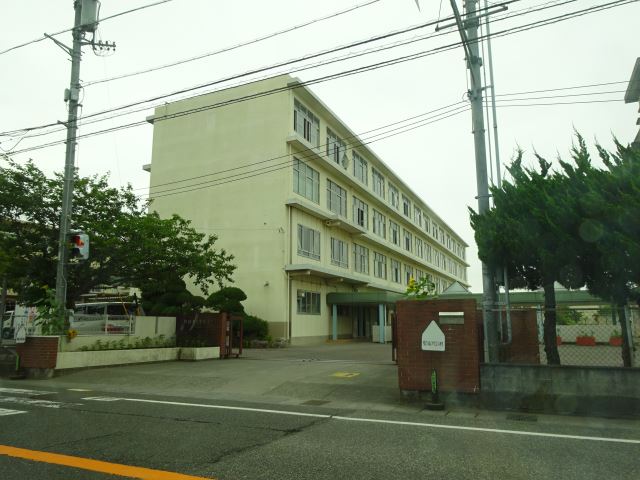 小学校　市立安東小学校（小学校）まで560m