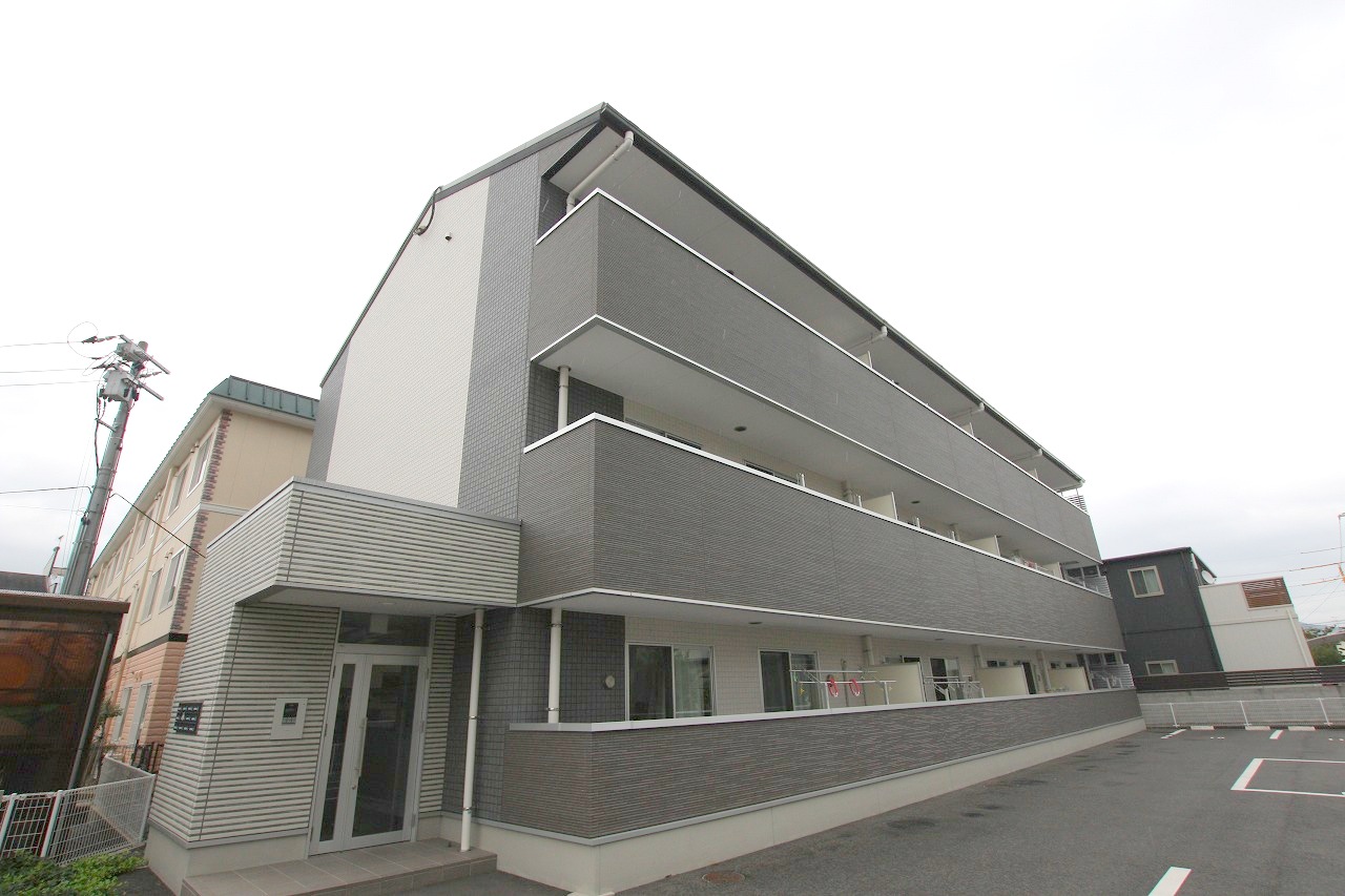 岡山市中区兼基のマンションの建物外観