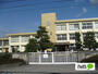 小学校　甲賀市立綾野小学校（小学校）まで357m