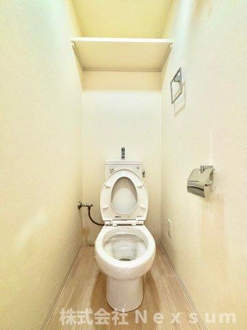 トイレ　落ち着いた色調のトイレです