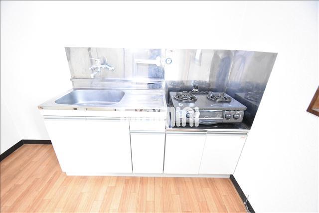 キッチン　ゆとりのあるキッチンスペースです