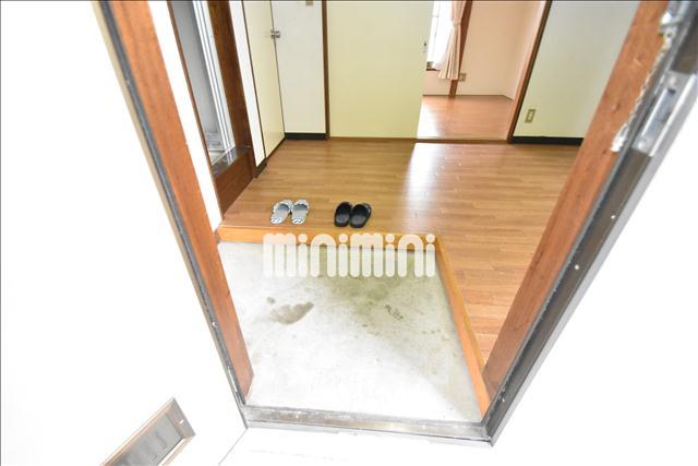 玄関　こちらのお部屋の入り口です