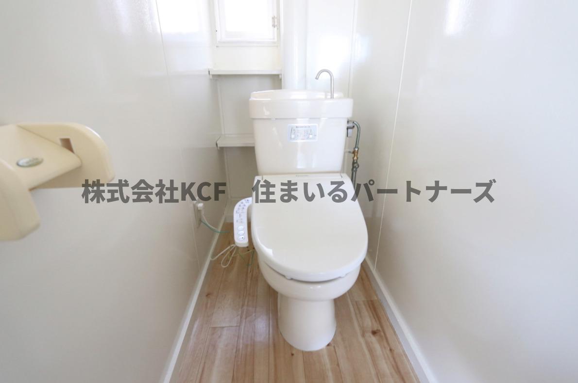 トイレ　落ち着いた色調のトイレです