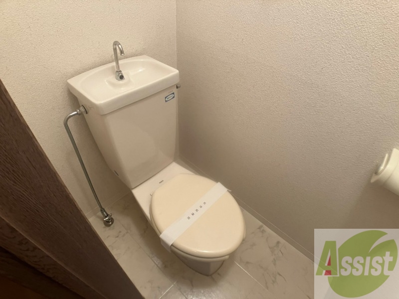 トイレ　こちらはトイレです。清潔感があり、安心して使用できます。