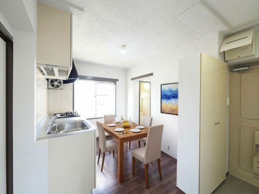 居室・リビング　CGで家具等を配置したもので家具等は含まれません