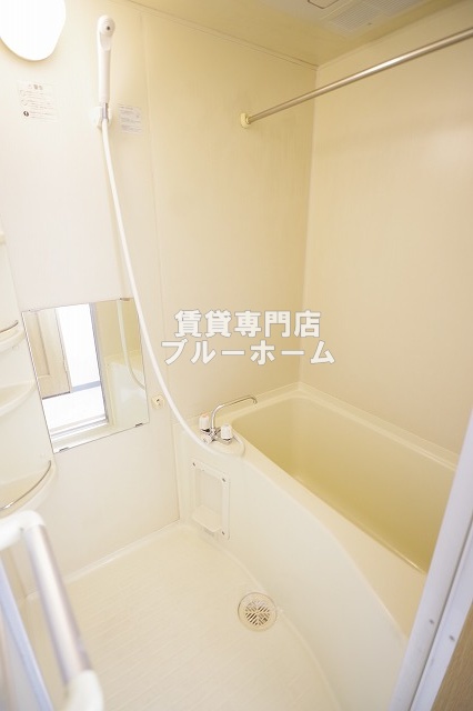 バス・シャワールーム　浴室乾燥付きバス！