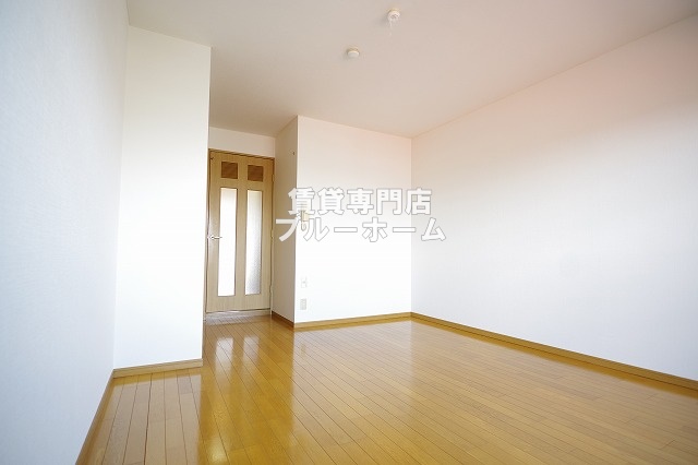 その他　洋室広々9帖以上！