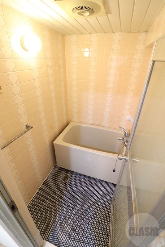 バス・シャワールーム　清潔感のあるバスルーム