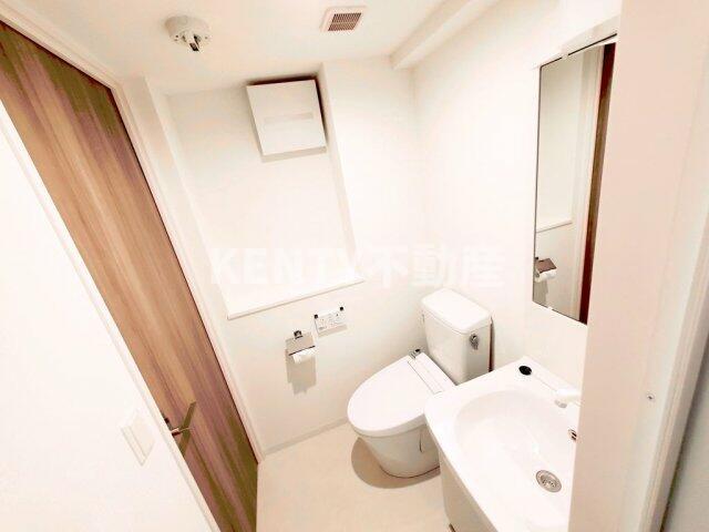 洗面設備　明るい洗面所です