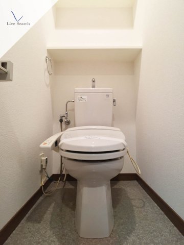 トイレ　別室の室内写真となります。