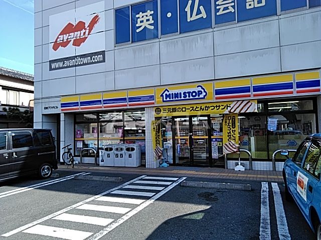 コンビニ　ミニストップ浜松鹿谷町店（コンビニ）まで827m