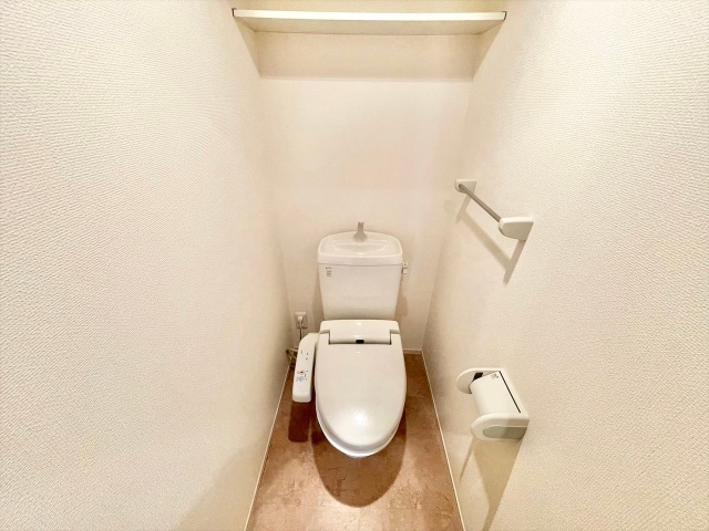 トイレ　同一建物内２０２号室内装写真転載