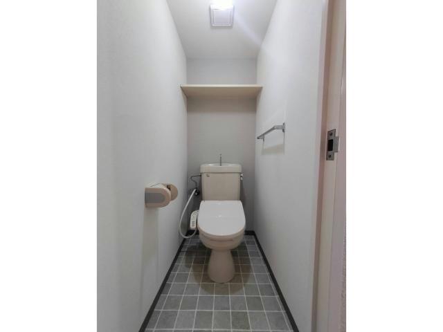 トイレ　温水洗浄便座付き