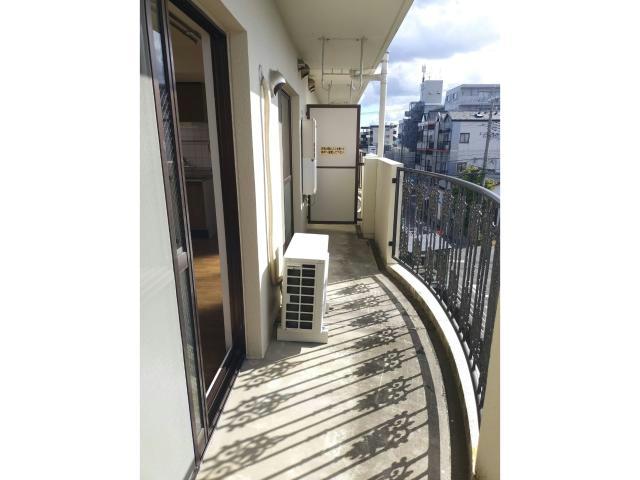 バルコニー　広々ベランダ