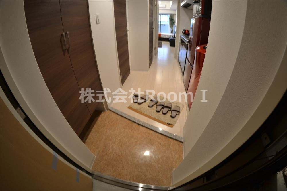 玄関　シンプルで使いやすい玄関です 反転