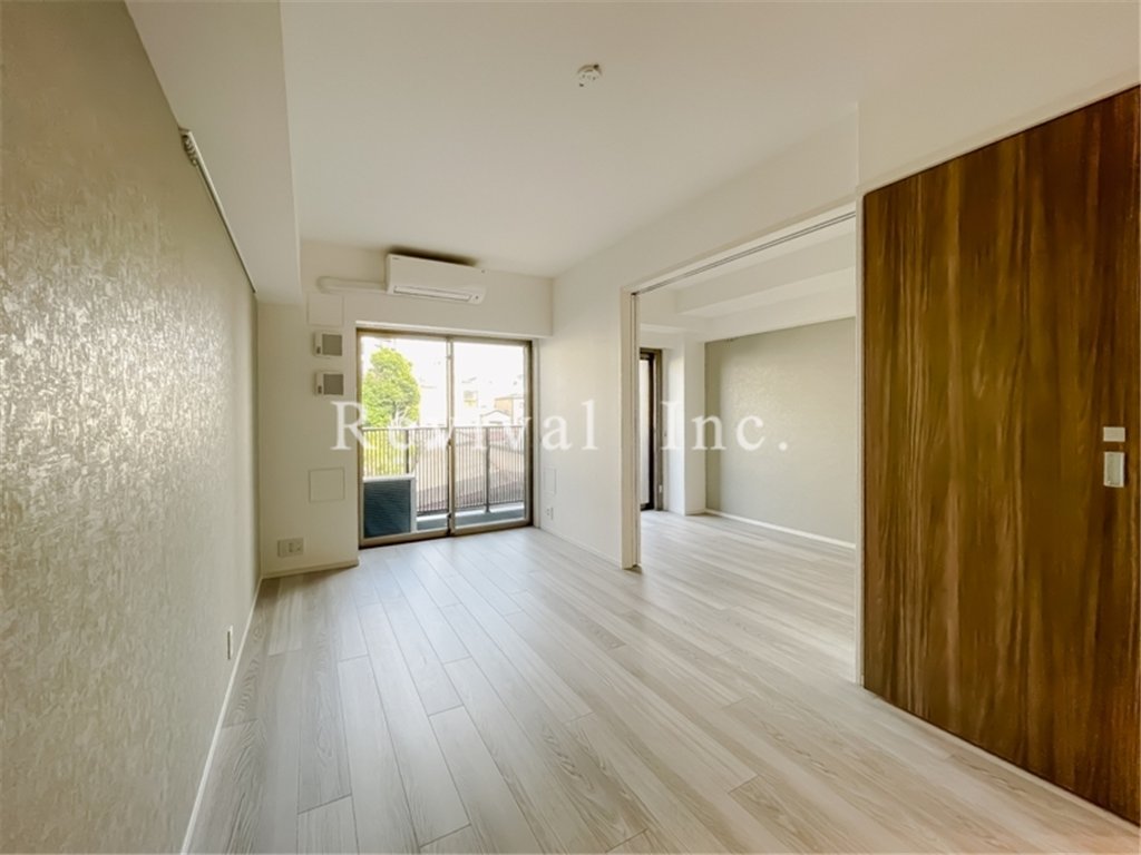 居室・リビング　ゆったりとしたリビングでございます