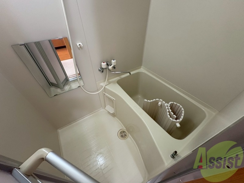 バス・シャワールーム　ユニットバスです。疲れを癒すのに欠かせませんね！