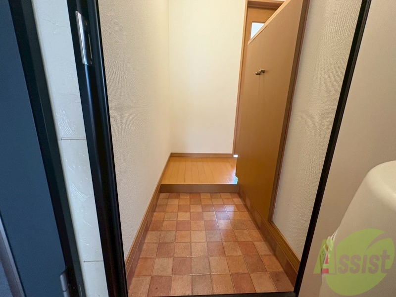 玄関　玄関の様子です。明るい印象ですね。気分もあがりそう。