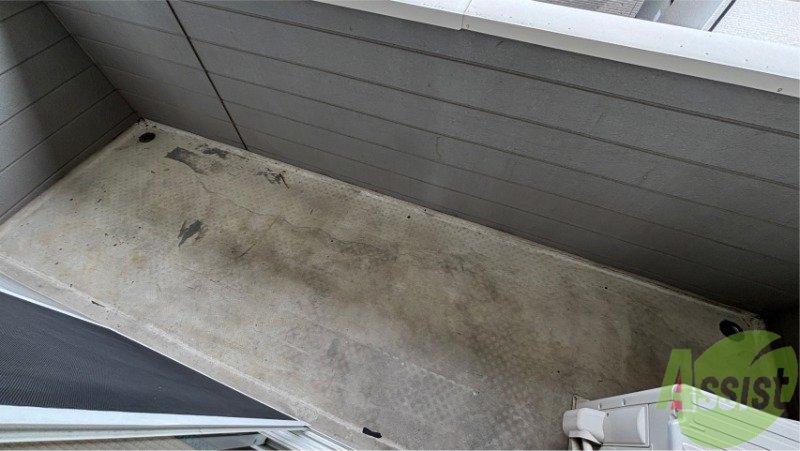 バルコニー　バルコニーは洗濯物を干すのに十分な広さがありますね。