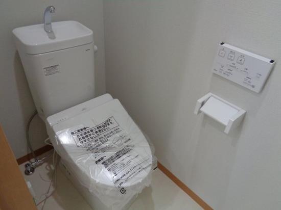 トイレ　温水洗浄便座