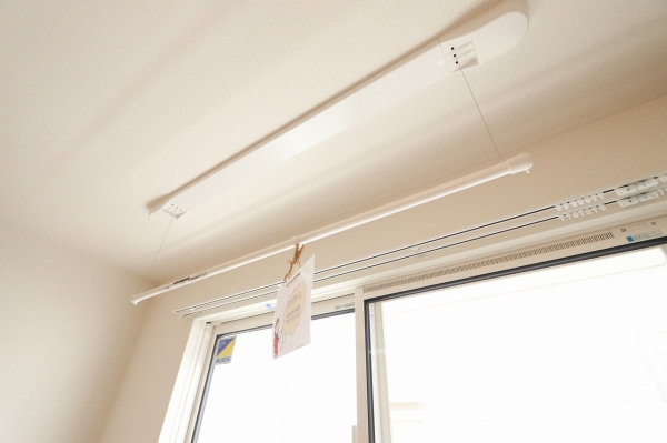 その他設備　室内物干し付きで雨の日も洗濯物が干せます♪