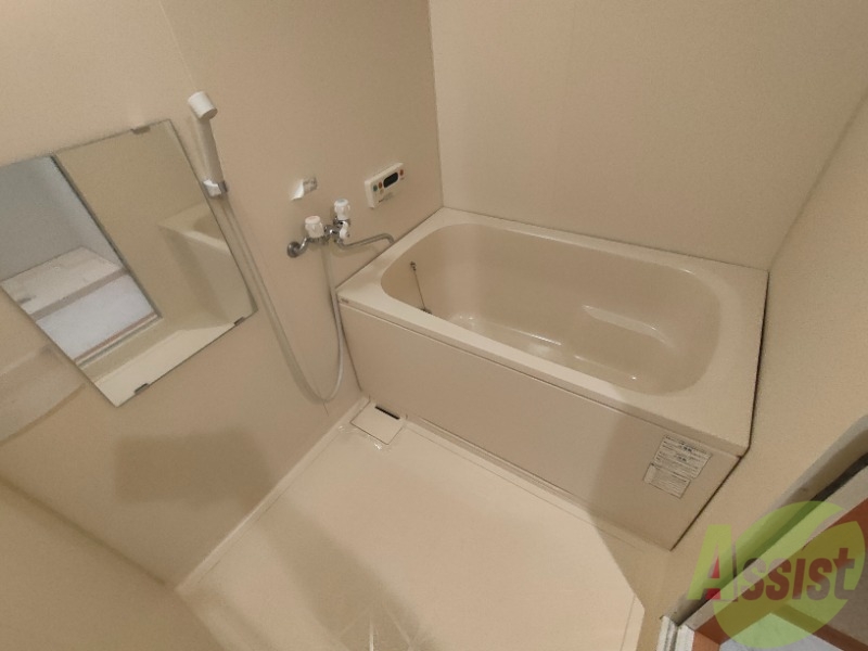 バス・シャワールーム　広い浴槽のある浴室。一日の疲れも癒せそう。