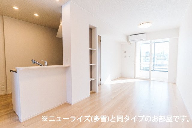 居室・リビング　こちらの居間で趣味の時間をお楽しみください