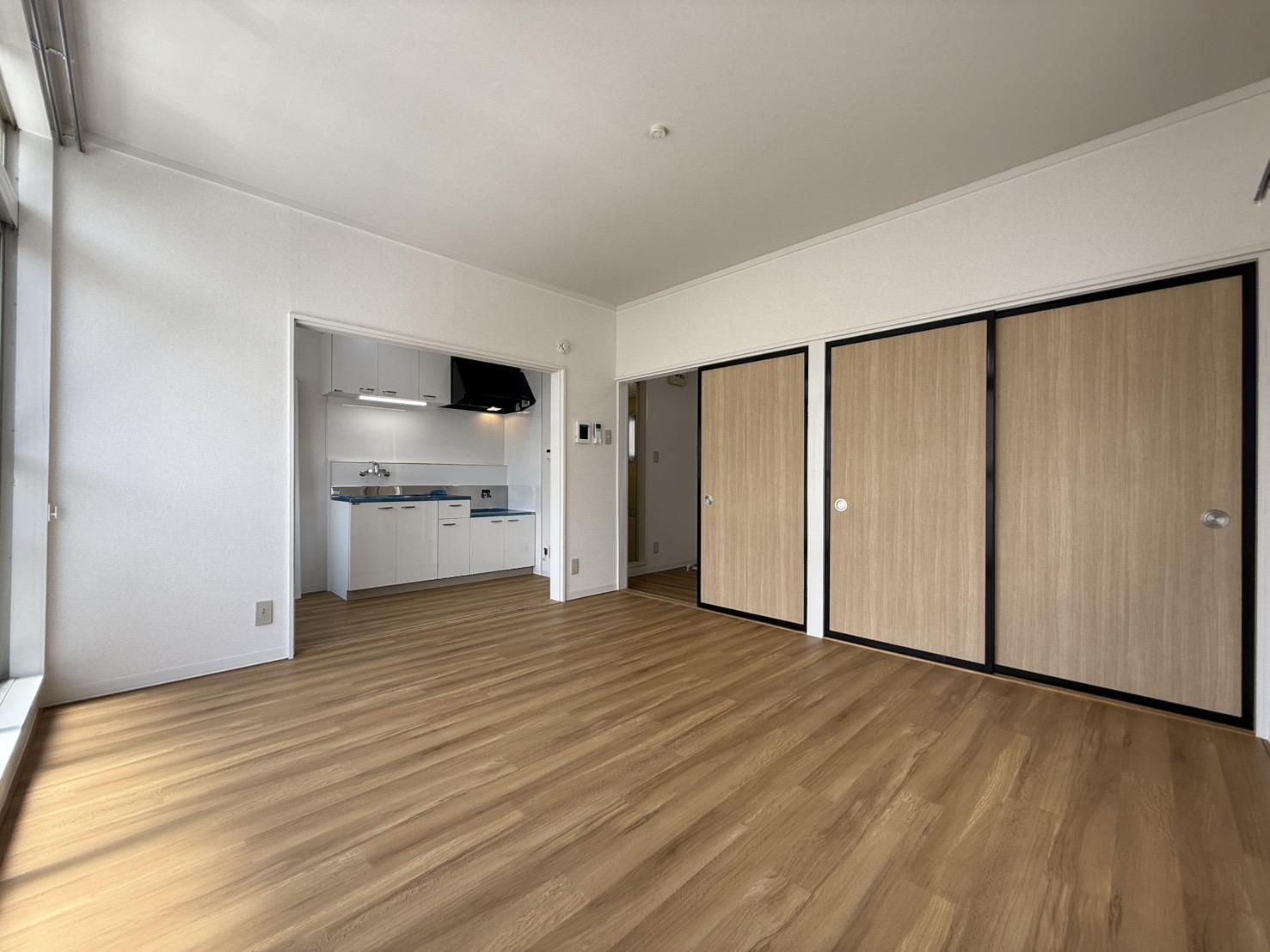 居室・リビング　広々とした洋室8帖のお部屋です