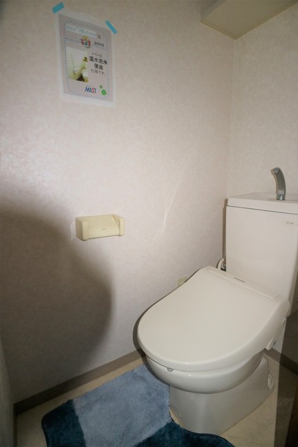 トイレ　備品は付きません。