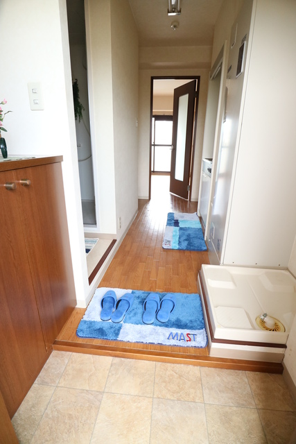 玄関　備品は付きません。