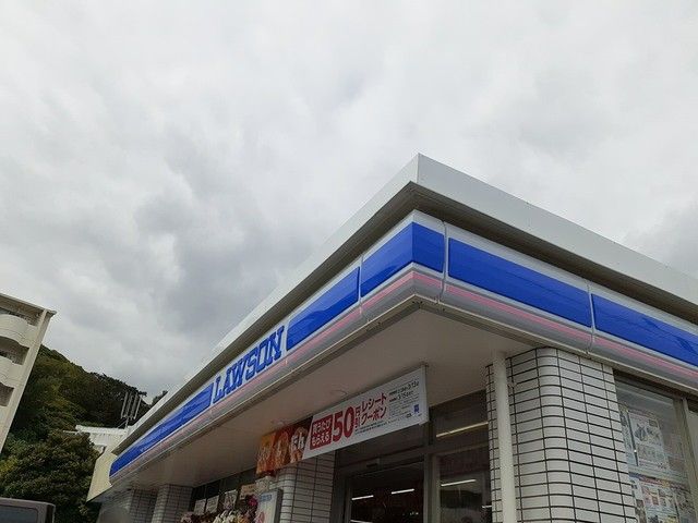 コンビニ　ローソン与那原板良敷（コンビニ）まで824m
