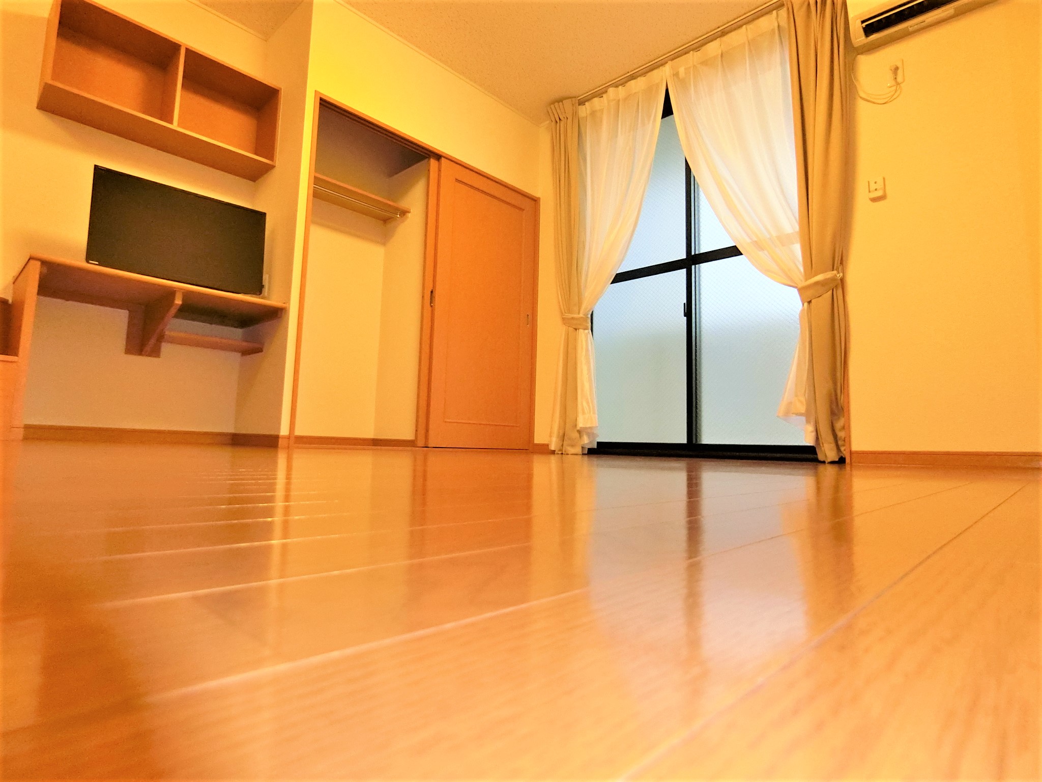 収納　エアコン・テレビ・クローゼット・カーテン・照明を完備です☆