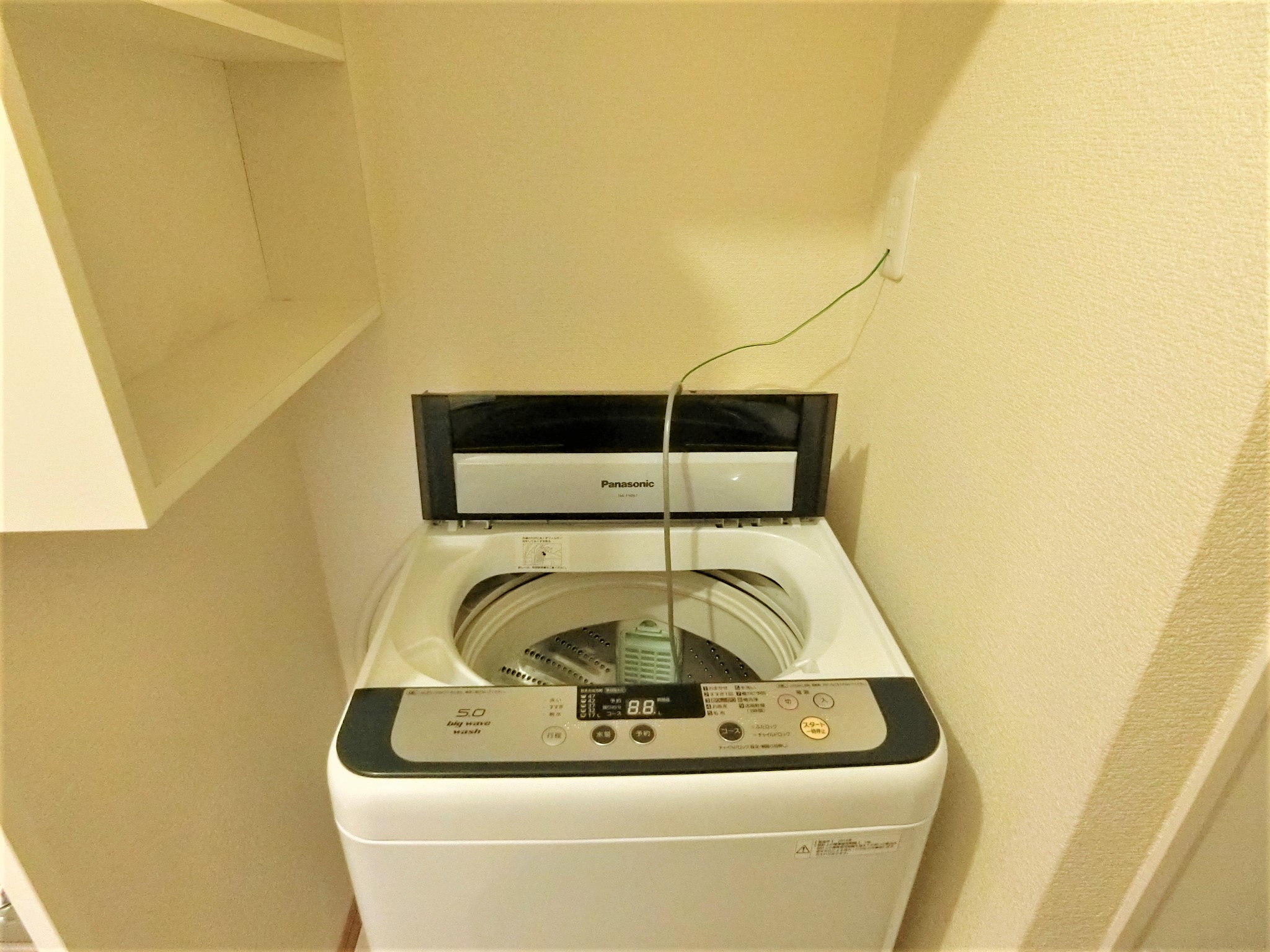 洗面設備　室内に全自動洗濯機を完備です☆