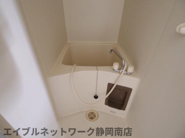 バス・シャワールーム　落ち着いた空間のお風呂です