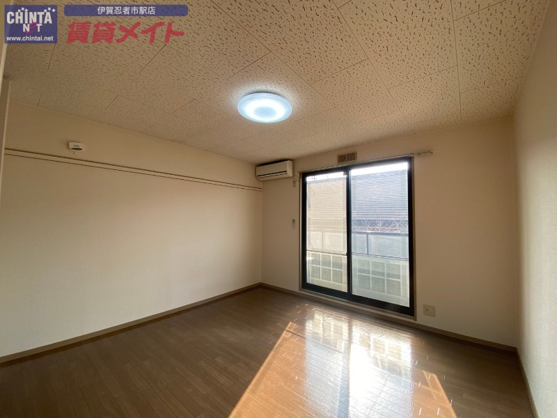 居室・リビング　別部屋参考写真となります。