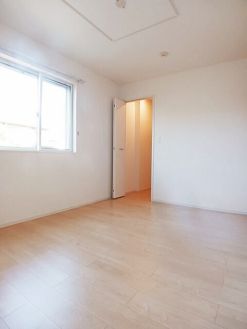 その他部屋・スペース　風通しも良い寝室です☆