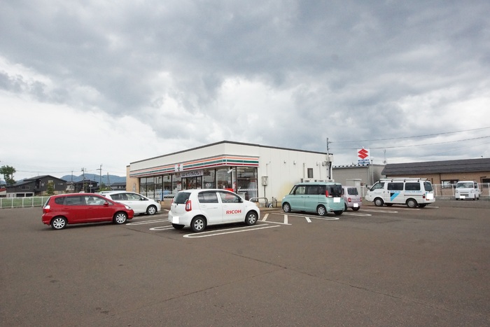 コンビニ　セブンイレブン 柏崎茨目店（コンビニ）まで957m